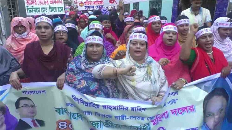 ঝালকাঠিতে মহিলা দলের প্রতিষ্ঠাবার্ষিকীর র্যালিতে পুলিশের বাধা