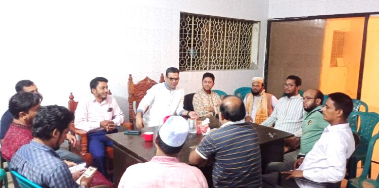 কাঠালিয়া প্রেসক্লাবের সাংবাদিকদের সাথে আওয়ামী লীগ নেতা এম মনিরুজ্জামানের মতবিনিময়