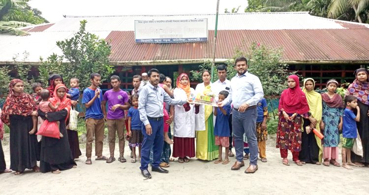 কাঠালিয়া প্রতিবন্ধী বিদ্যালয়ের শিক্ষার্থীদের উপহার দিলেন ইউএনও মিজানুর রহমান