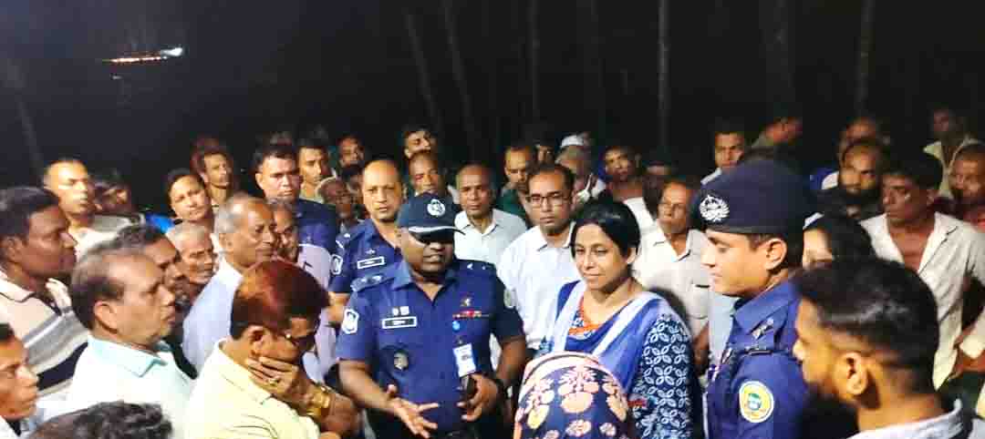 কাঠালিয়ার বিভিন্ন ইউনিয়নের পুজা মন্ডপ পরিদর্শন করলেন জেলা প্রশাসক