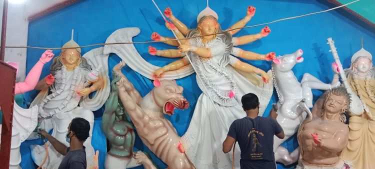 রাজাপুরে শারদীয় দূর্গা পূজা উপলক্ষে ‌ মন্ডবগুলিতে চলছে শেষ মুহূর্তের প্রস্তুতি