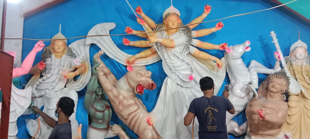 রাজাপুরে শারদীয় দূর্গা পূজা উপলক্ষে ‌ মন্ডবগুলিতে চলছে শেষ মুহূর্তের প্রস্তুতি
