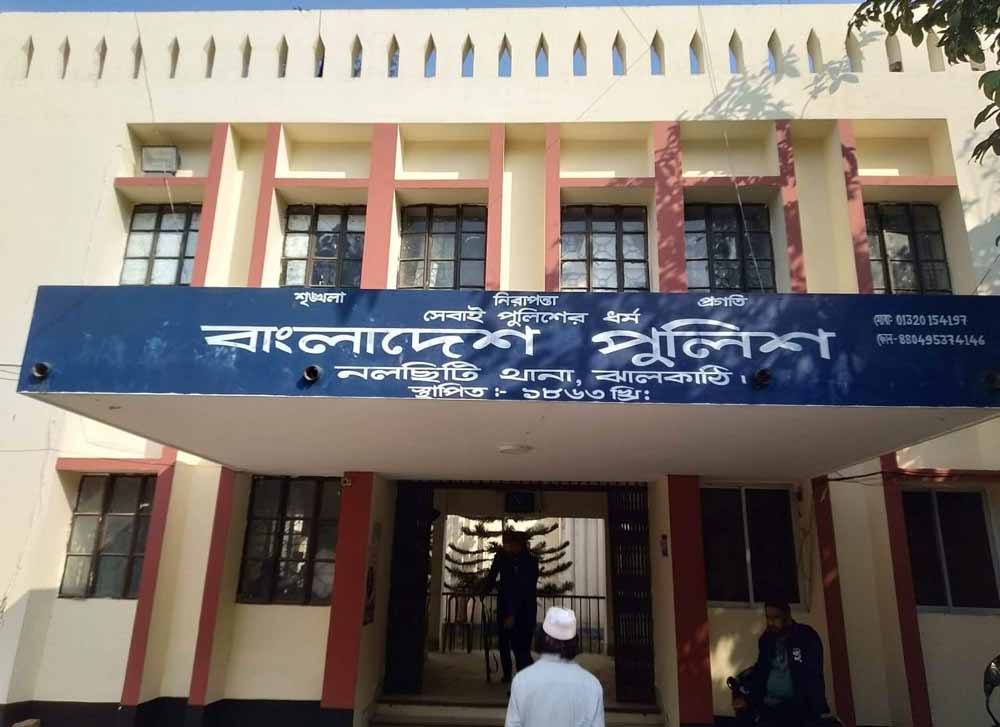 নলছিটিতে সুপারি পাড়া নিয়ে বিরোধে কলেজ ছাত্রকে পিটিয়ে আহত