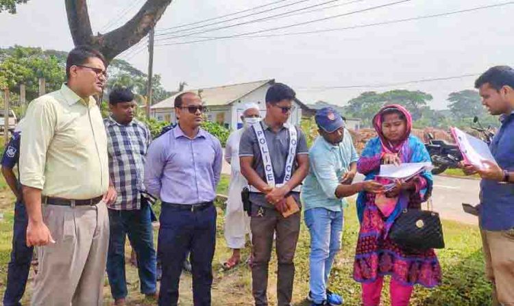 নলছিটিতে সাড়ে চার টন পলিথিন জব্দ, ৫০ হাজার টাকা জরিমানা