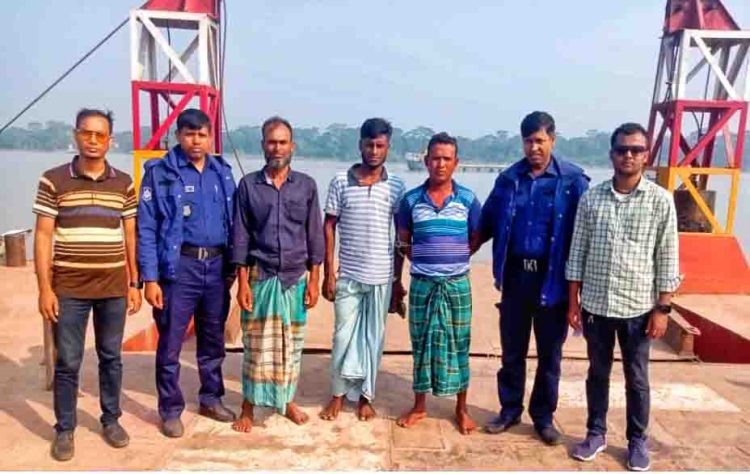 ঝালকাঠিতে নিষেধাজ্ঞা অমান্য করে মা ইলিশ শিকার করায় ৬জনকে কারাদণ্ড ২৫ হাজার ৫শ মিটার জাল জব্দ