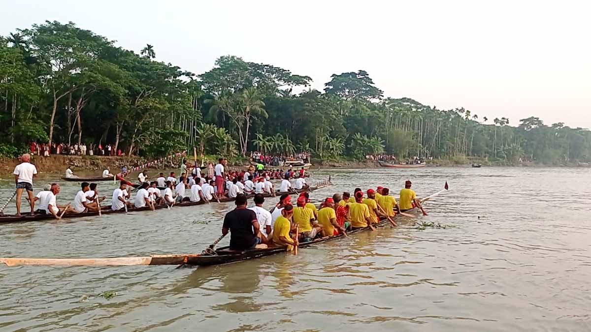 কাঠালিয়ায় গ্রামীন ঐতিহ্যবাহী নৌকা বাইচ ও মেলা অনুষ্ঠিত