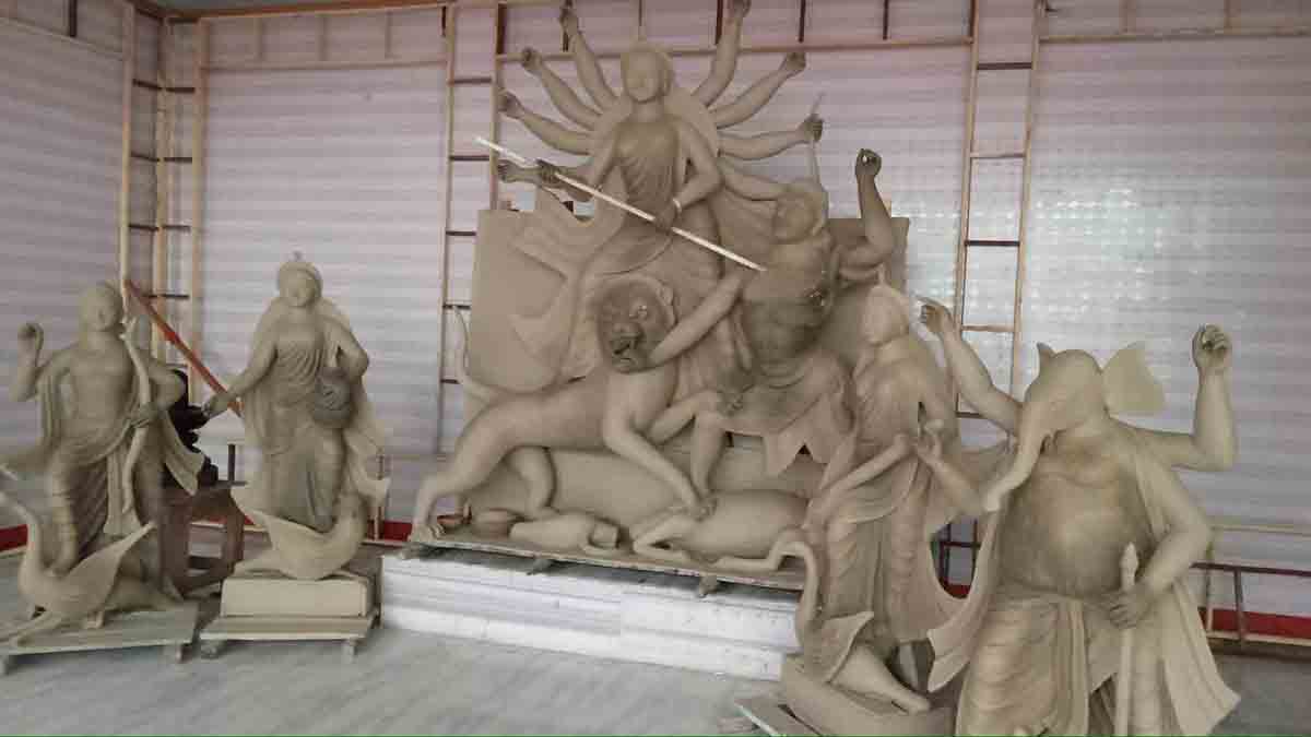 ঝালকাঠিতে শুরু হয়েছে আসন্ন শারদীয় দূর্গা পূজার প্রস্তুতি