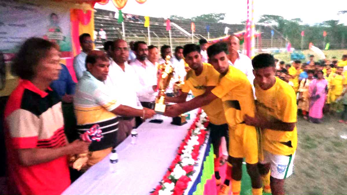 ঝালকাঠিতে বঙ্গবন্ধু শেখ মুজিব ও বঙ্গমাতা ফজিলাতুন্নেছা অনুর্ধ-১৭ জেলা পর্যায়ে ফুটবল টুর্নামেন্ট কাঠালিয়া বালক ও বালিকা দল চ্যাম্পিয়ন