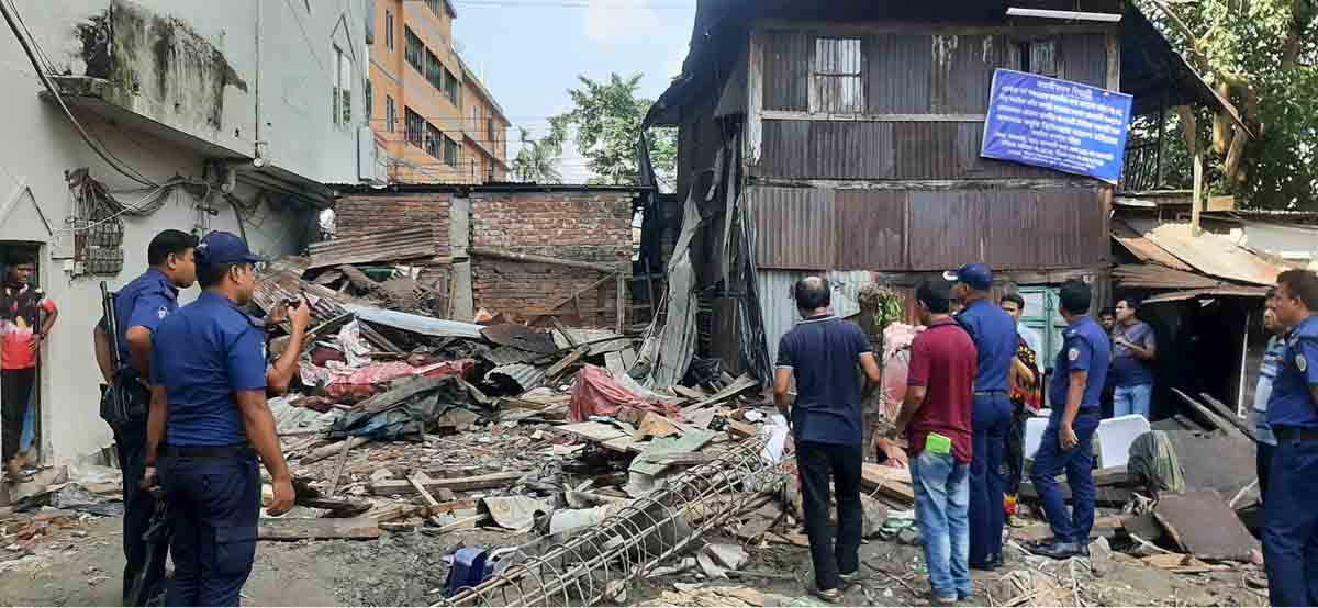ঝালকাঠিতে ডেঙ্গু প্রতিরোধে পরিচ্ছন্নতা সপ্তাহ উপলক্ষ্যে প্রস্তুতিমূলক সভা