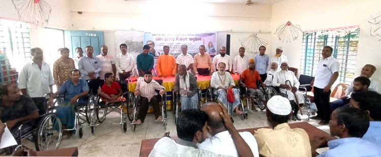 কাঠালিয়া প্রতিবন্ধীদের মাঝে হুইল চেয়ার বিতরন ও রাস্তা পাকা করণ কাজের উদ্বোধন