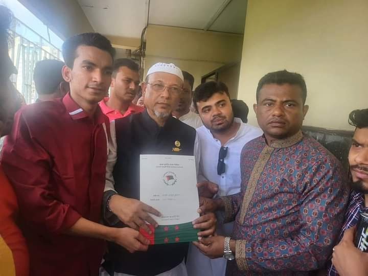 বরগুনা-২ আসনে নৌকার মনোনয়ন ফরম কিনলেন শওকত হাচানুর রহমান রিমন