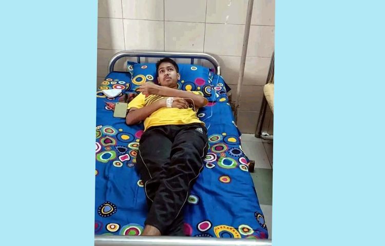 বাঁচতে চায় ব্লাড ক্যান্সারে আক্রান্ত মাদরাসার ছাত্র সজিব