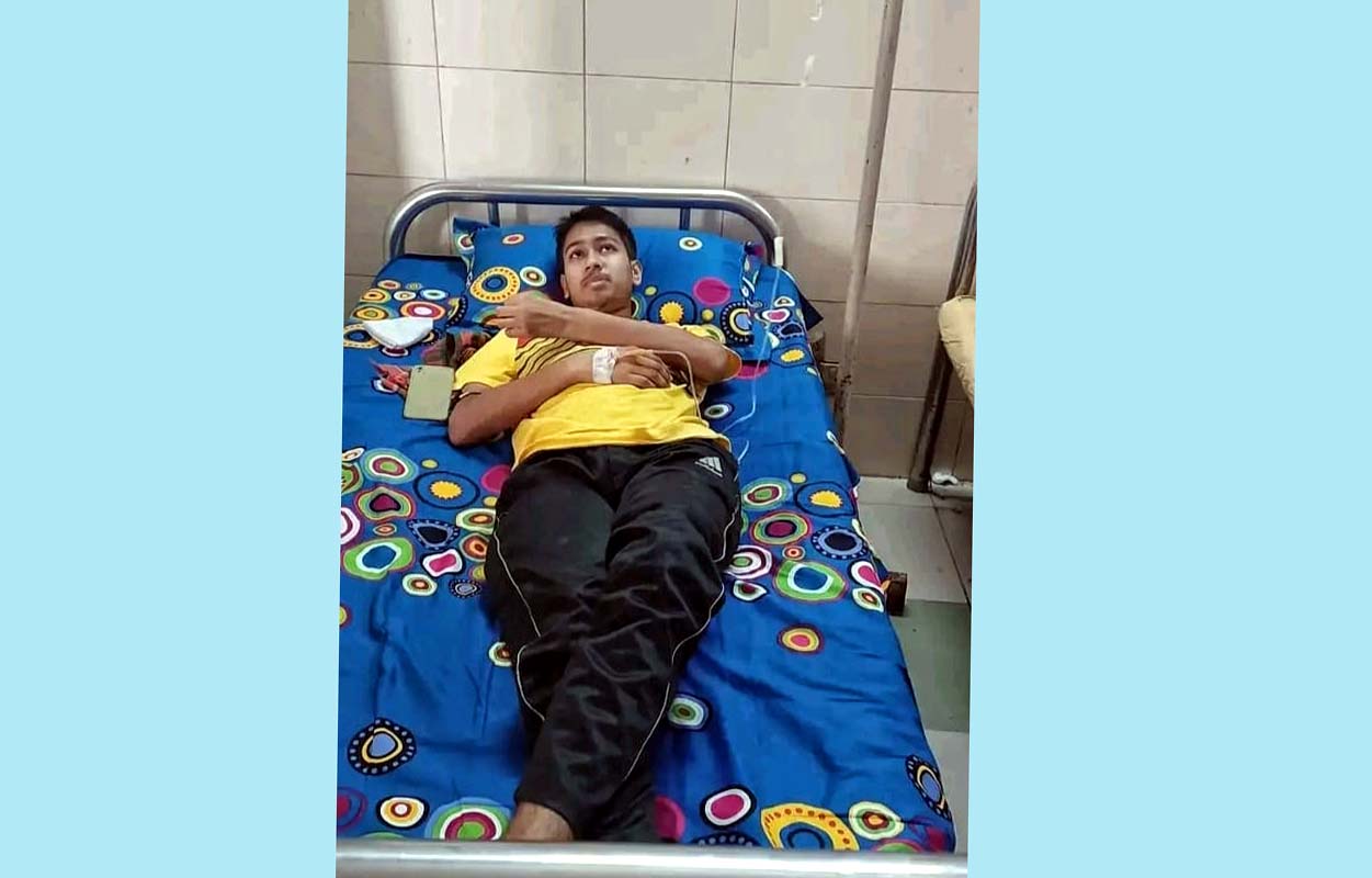বাঁচতে চায় ব্লাড ক্যান্সারে আক্রান্ত মাদরাসার ছাত্র সজিব
