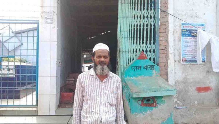 আয়ের একমাত্র সম্বল হারিয়ে দিশেহারা চাঁন মিয়া 