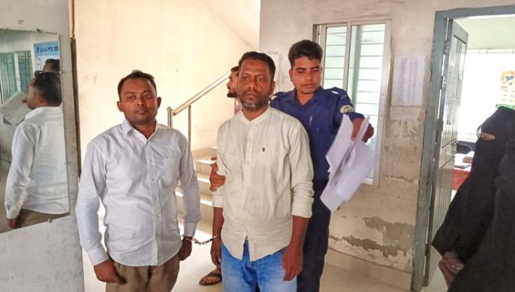 সাংবাদিক পরিচয়ে রাজাপুরে প্রতারনা করতে গিয়ে জনতার হাতে আটক