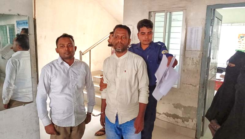সাংবাদিক পরিচয়ে রাজাপুরে প্রতারনা করতে গিয়ে জনতার হাতে আটক
