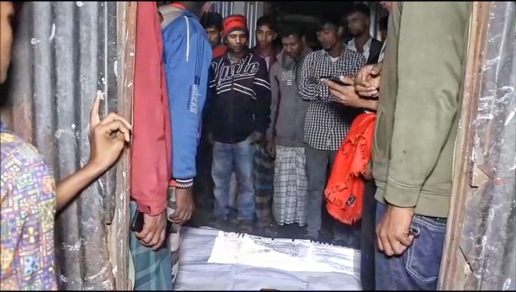 স্ত্রীর পরকিয়ার বলি অটো ড্রাইভার রাজাপুরে আড়ার সাথে যুবকের ঝুলন্ত মরদেহ 