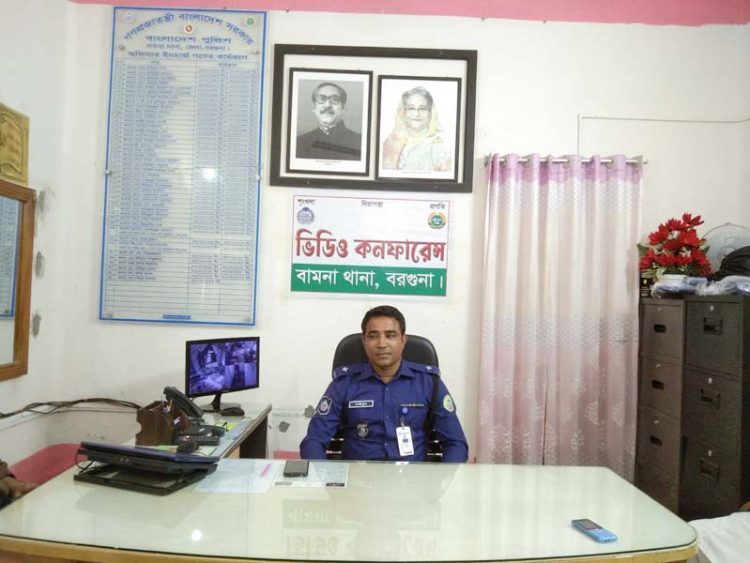 বামনায় সাংবাদিকদের সাথে ওসির প্রেস ব্রিফিং