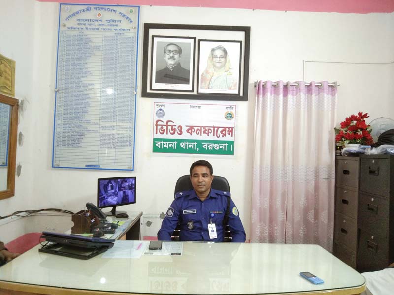 বামনায় সাংবাদিকদের সাথে ওসির প্রেস ব্রিফিং