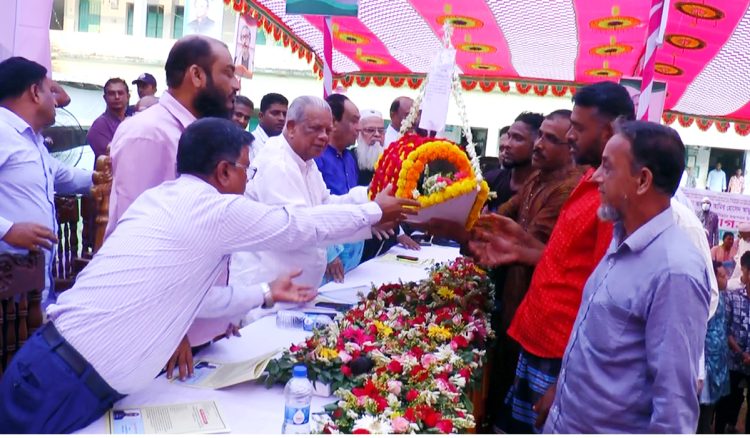 ঝালকাঠিতে জাতীয় পাটির শতাধিক নেতাকর্মী আওয়ামী লীগে যোগদান