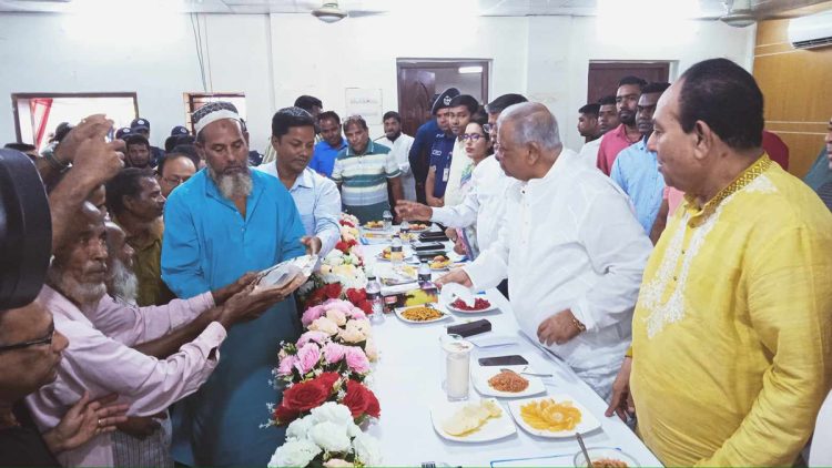 ঝালকাঠিতে বিনামুল্যে সারবীজ বিতরন উদ্বোধন করলেন এমপি আমু