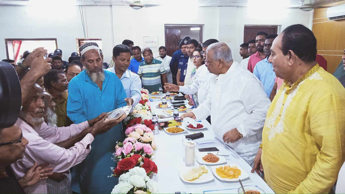 ঝালকাঠিতে বিনামুল্যে সারবীজ বিতরন উদ্বোধন করলেন এমপি আমু