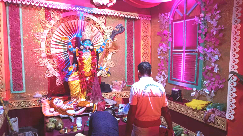 ঝালকাঠিতে ধর্মীয় উদ্দীপনা ও উৎসবমুখর পরিবেশে শ্রী শ্রী শ্যামা পূজা অনুষ্ঠিত