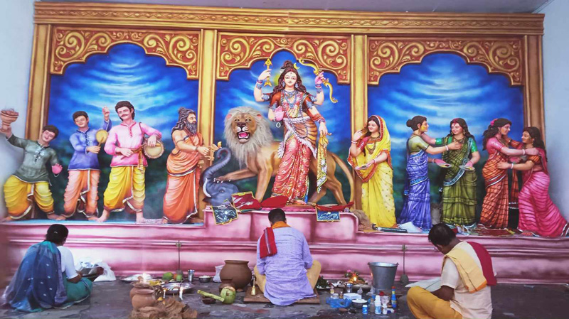 ঝালকাঠিতে বিভিন্ন পূজা মন্ডবে হিন্দু সম্প্রদায়ের শ্রী শ্রী জগৎধাত্রী পূজা চলছে