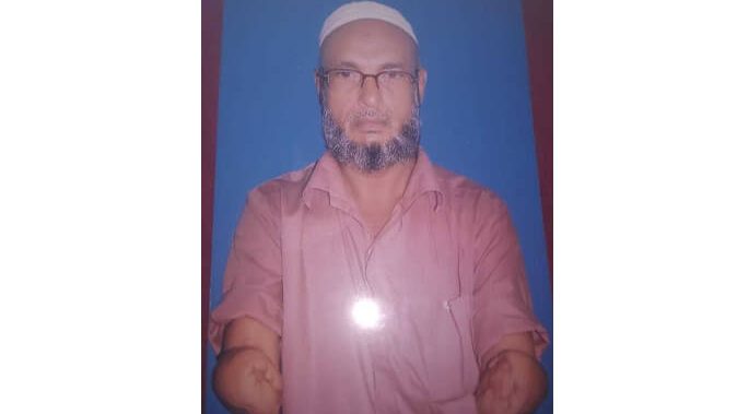 অবরোধকারীদের না পেয়ে এক পঙ্গু বৃদ্ধকে নিয়ে গেল পুলিশ!
