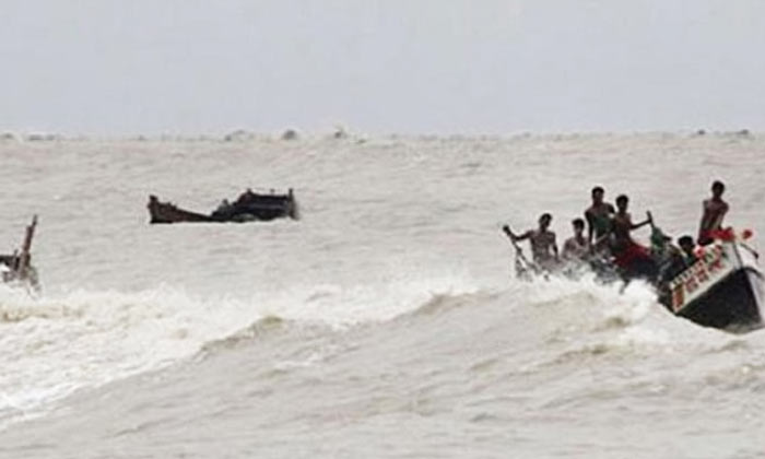 ঘূর্ণিঝড় মিধিলি: ২০ ট্রলারসহ ৩ শতাধিক জেলে নিখোঁজ