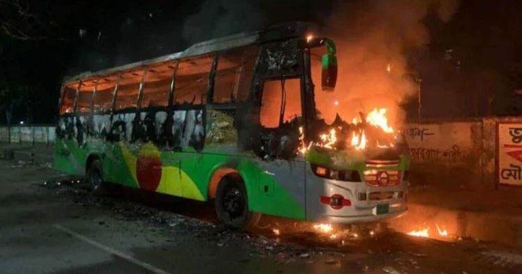সারাদেশে ২৫ দিনে ৩৭৬টি অগ্নিসংযোগ এবং ৩১০টি ভাঙচুর