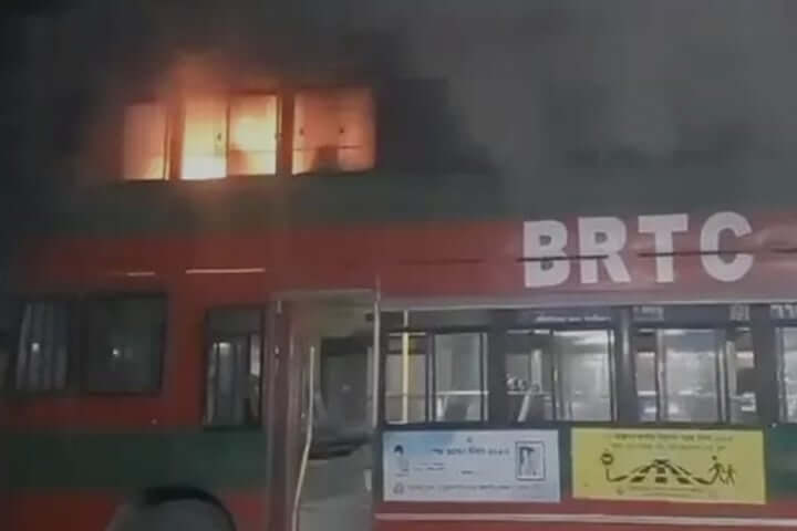 উত্তরায় আগুন বিআরটিসির বাসে