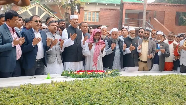 বঙ্গবন্ধুর মাজার জিয়ারত করলেন শাহজাহান ওমর বীর উত্তম