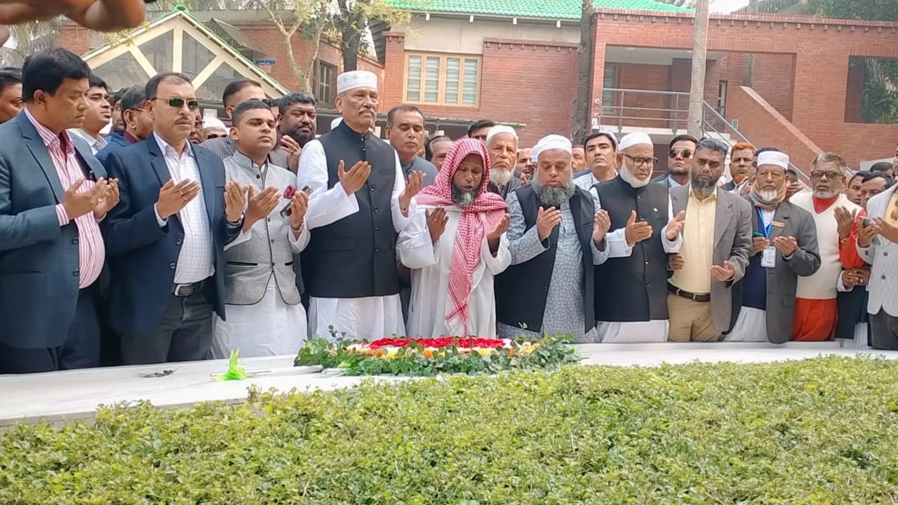 বঙ্গবন্ধুর মাজার জিয়ারত করলেন শাহজাহান ওমর বীর উত্তম
