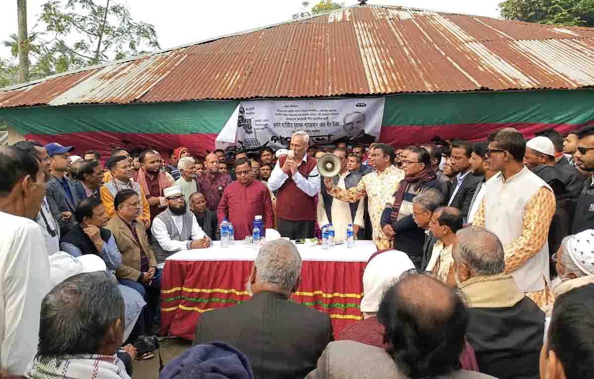 ঝালকাঠি-১ আসনের নৌকার প্রার্থী ব্যারিষ্টার শাহজাহান ওমর ২ ইউনিয়নের বাড়ি বাড়ি গিয়ে ভোটারদের সাথে সাক্ষাৎ ও পথসভা করেন