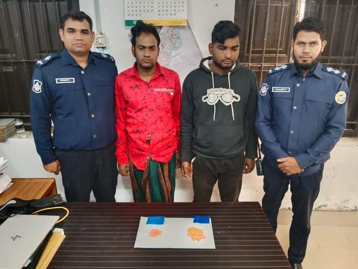 বরগুনায় পুলিশের অভিযানে ২০৫ পিচ ইয়াবা ট্যাবলেটসহ ০২ জন আটক।