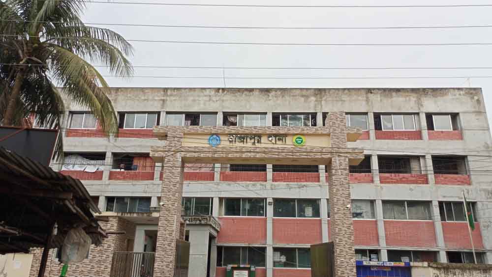 রাজাপুরে পুলিশের মিসফায়ারে চা দোকানী গুলিবিদ্ধ, কনস্টেবল বরখাস্ত