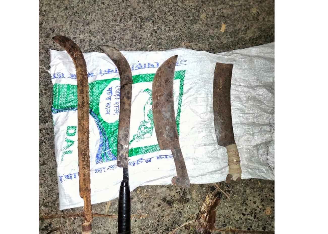 ঝালকাঠিতে দেশীয় অস্ত্র উদ্ধার 