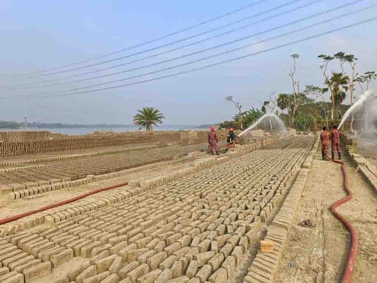 অনুমোদনহীন ইটভাটায় অভিযানে এক লাখ টাকা জরিমানা