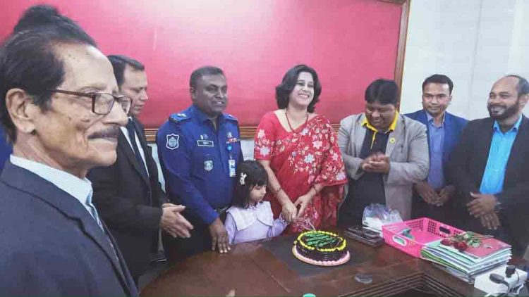 ঝালকাঠিতে জেলা প্রশাসকের জন্মদিন পালন