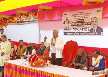 কাঠালিয়ায় নৌকার প্রার্থী ব্যারিষ্টার শাহজাহান ওমরের পথসভা