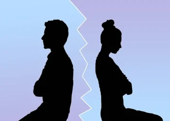 মসজিদের মাইকে ঘোষণা দিয়ে স্ত্রীকে তালাক