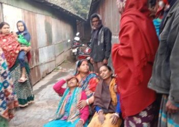 সিরাজগঞ্জের তাড়াশে মা-বাবা এবং মেয়েকে গলা কেটে হত্যা করা হয়েছে