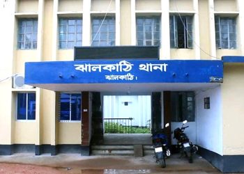 পরকীয়ার প্রেমিক রেখে স্বামীর সঙ্গে যেতে বলায় ঝালকাঠি থানায় পুলিশ হেফাজতে তরুণীর বিষপান
