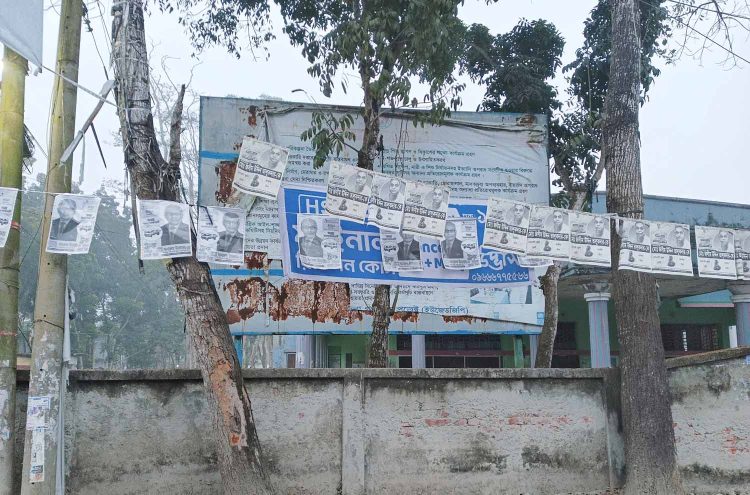 ঝালকাঠিতে নির্বাচনের পনেরো দিন পরও ঝুলছে প্রার্থীদের ব্যানার-পোস্টার