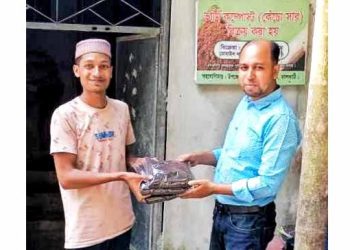 ঝালকাঠিতে কেঁচো সার উৎপাদন করে স্বাবলম্বী তরুণ কৃষক রেজাউল