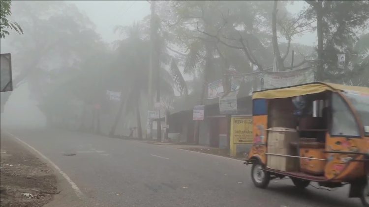 ঝালকাঠিতে তীব্র শীত ও ঘণ কুয়াশায় জনজীবন বিপর্যস্ত