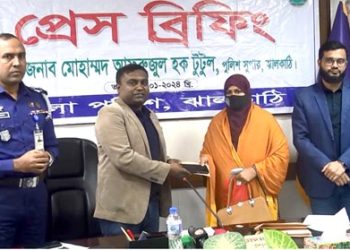 ঝালকাঠিতে হারিয়ে যাওয়া ১১টি মোবাইল ফোন উদ্ধার করল পুলিশ