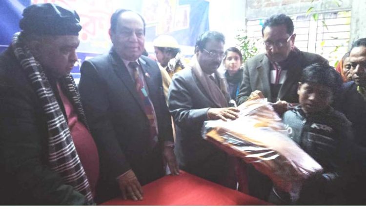 ঝালাঠিতে অসিমাঞ্জলী ফাউন্ডেশনের উদ্যোগে শিশু ও দুঃস্থদের মধ্যে কম্বল বিতরণ