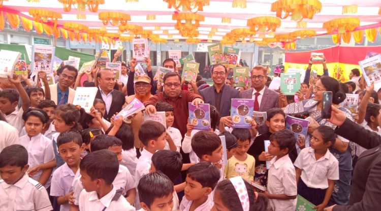 কাঠালিয়ায় উৎসব মুখর পরিবেশে বই উৎসব পালিত